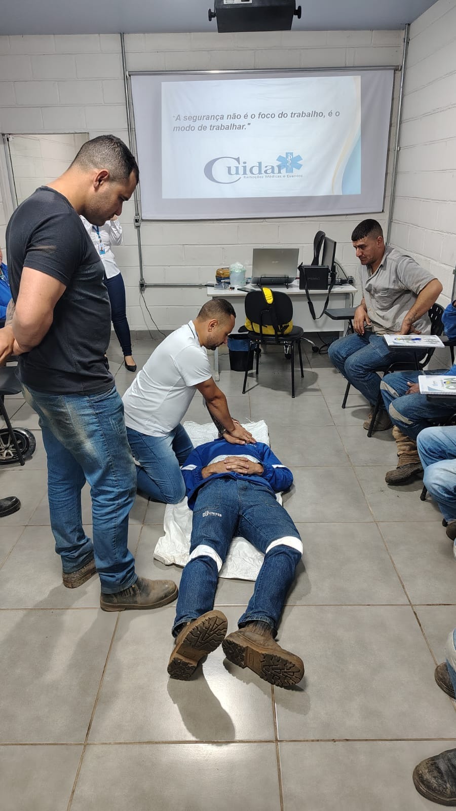 Prática de técnicas de atendimento em treinamento